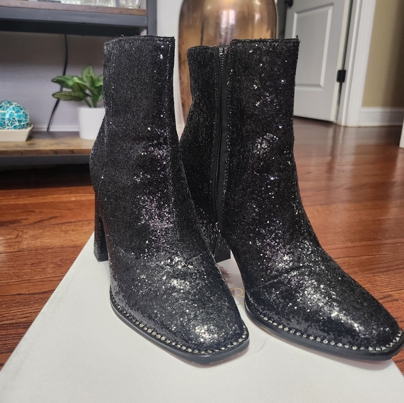 Boots - Picture 2 of 10